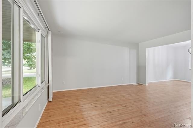 1880 Welling Dr - Photo 6 of 40