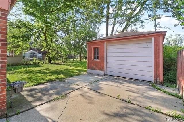 25016 Lehigh St - Photo 6 of 21