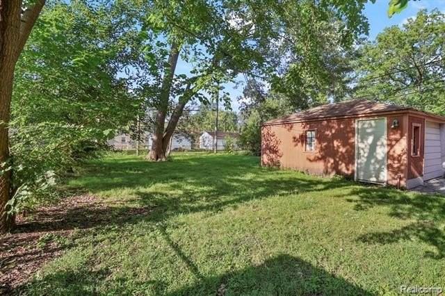 25016 Lehigh St - Photo 7 of 21