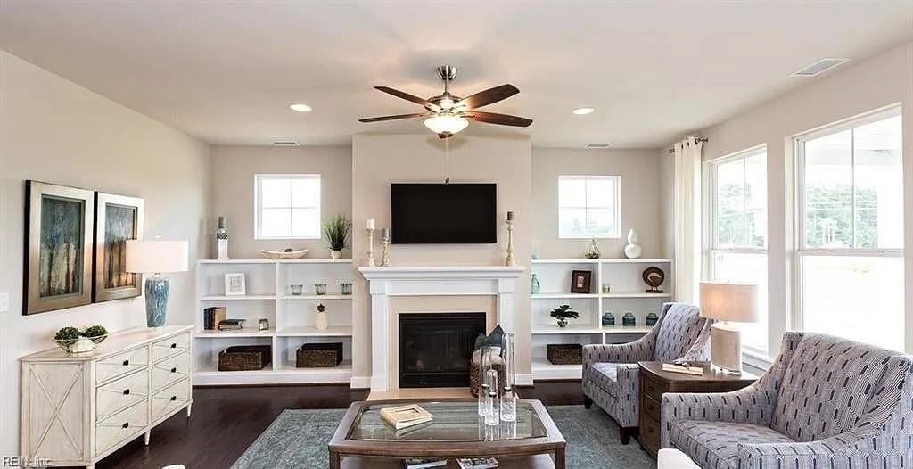222 Tassell Cres - Photo 3 of 14