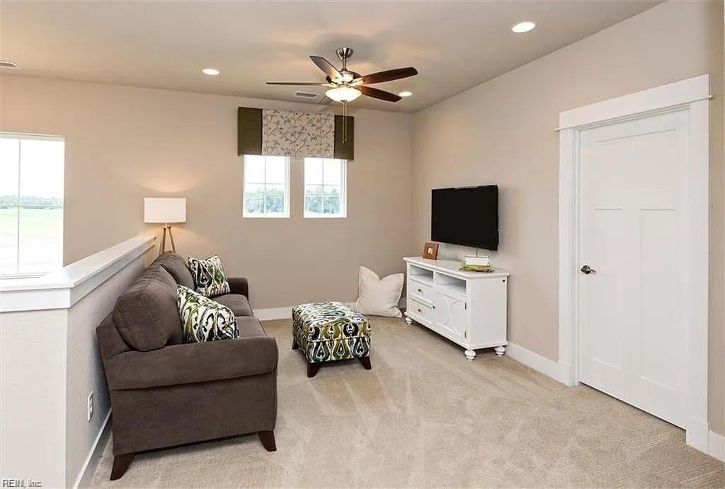 222 Tassell Cres - Photo 4 of 14