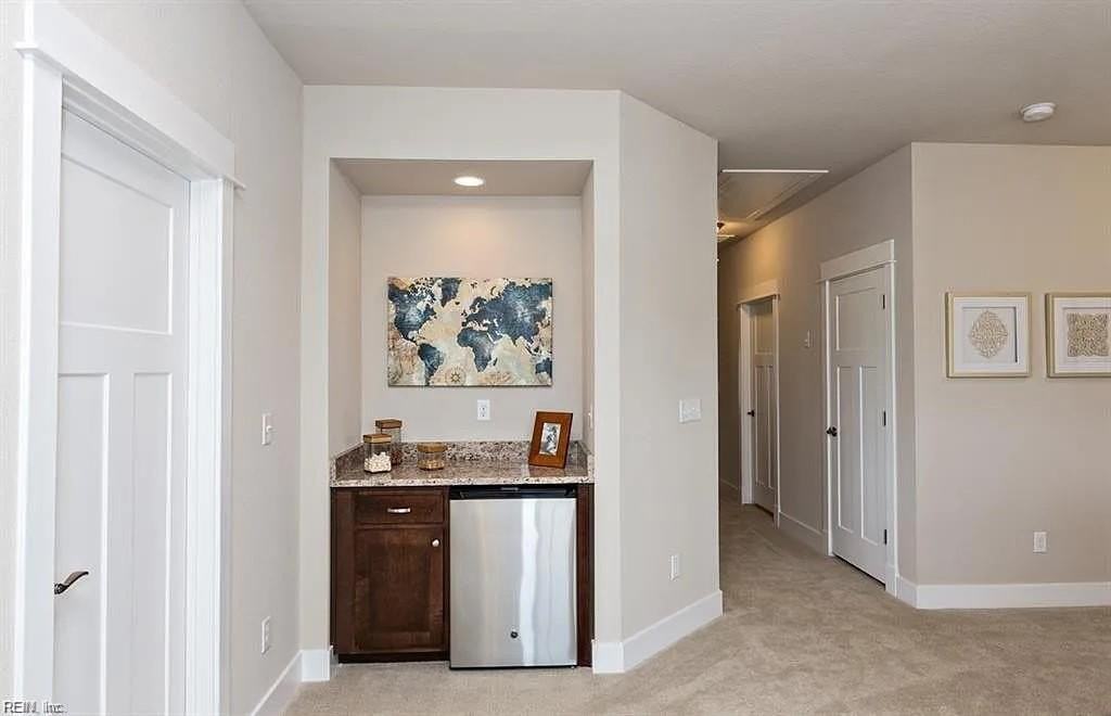 222 Tassell Cres - Photo 5 of 14