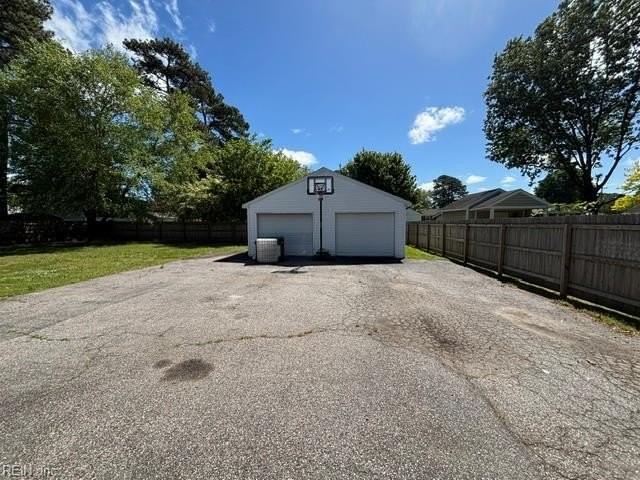 1424 Hawthorne Dr - Photo 3 of 9