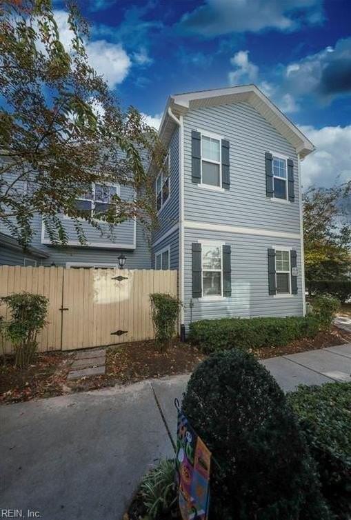 1533 Rollesby Way - Photo 4 of 29