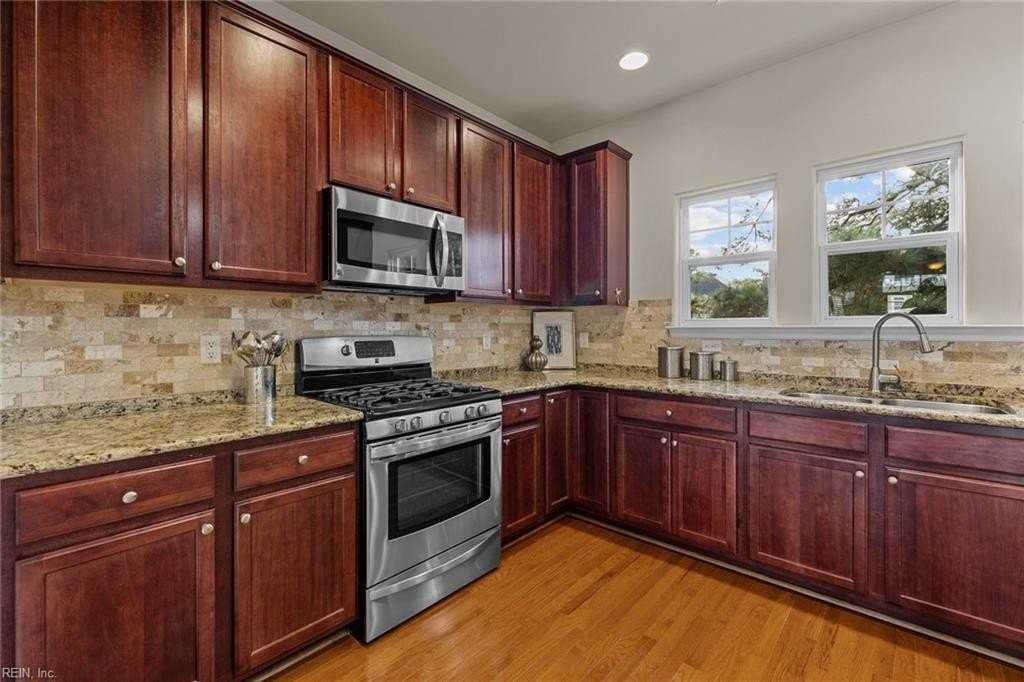 9518R 3rd Bay St #112 - Photo 2 of 42