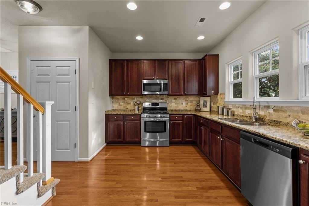 9518R 3rd Bay St #112 - Photo 4 of 42