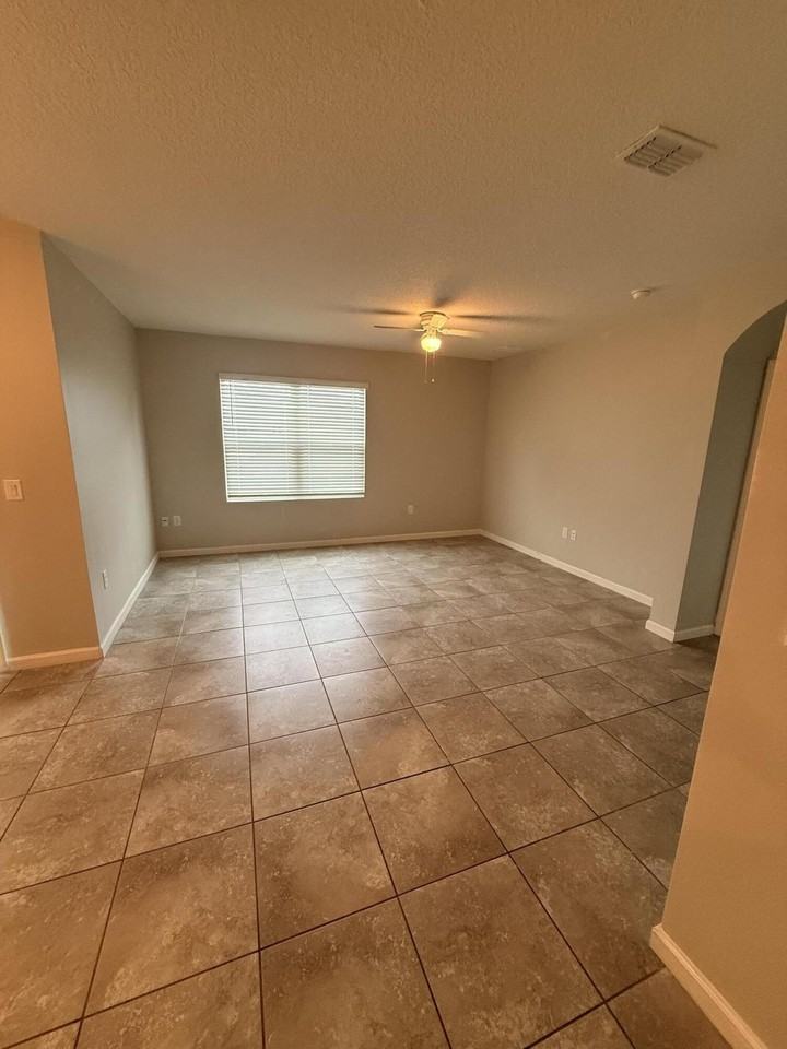 619 Sw Post Ter - Photo 2 of 10