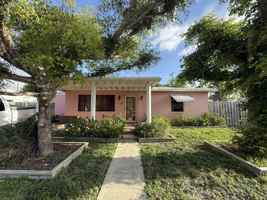 featured image of 817 Elm Rd
