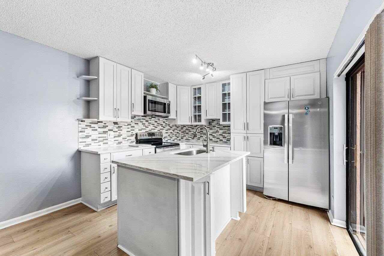 6115 Seven Springs Blvd - Photo 2 of 29