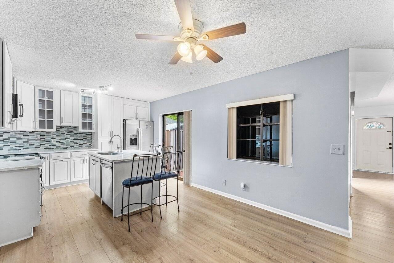 6115 Seven Springs Blvd - Photo 6 of 29
