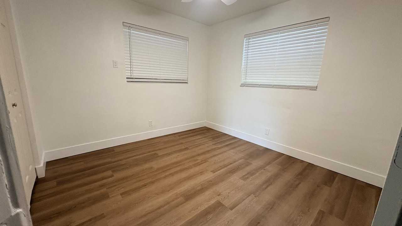 3740 Nw 9th St - Photo 3 of 9