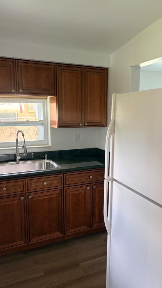 3740 Nw 9th St - Photo 6 of 9