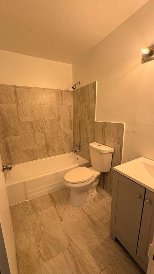 3740 Nw 9th St - Photo 7 of 9