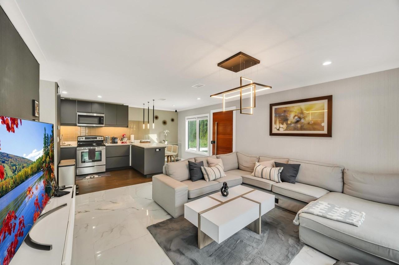 6320 86th Ln - Photo 4 of 28