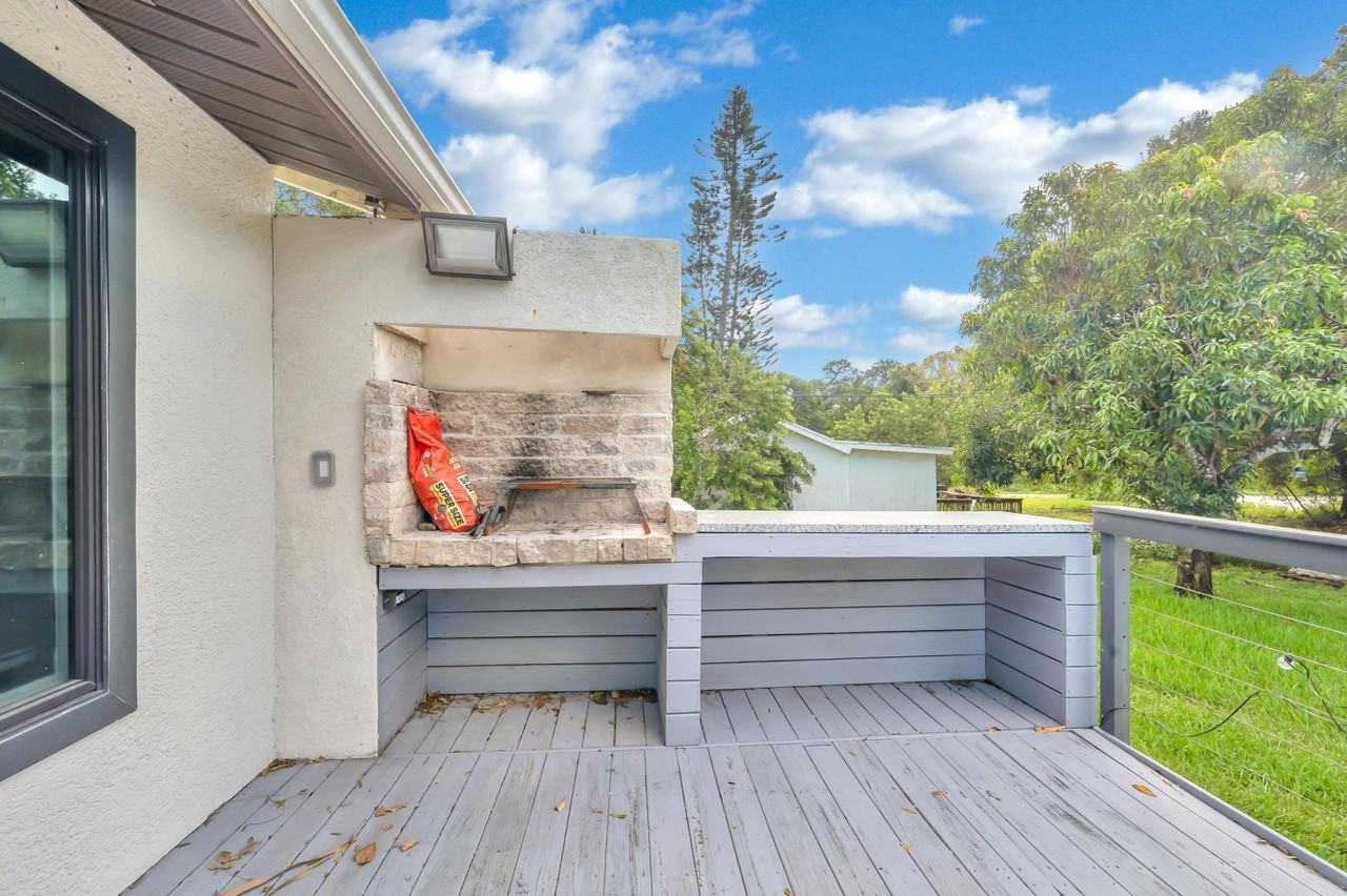 6320 86th Ln - Photo 6 of 28