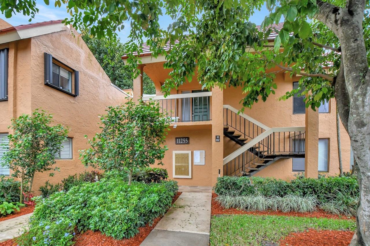11255 Green Lake Dr #202 - Photo 4 of 29