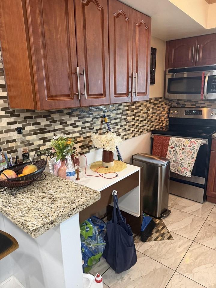 2531 Barkley Dr W #B - Photo 3 of 17
