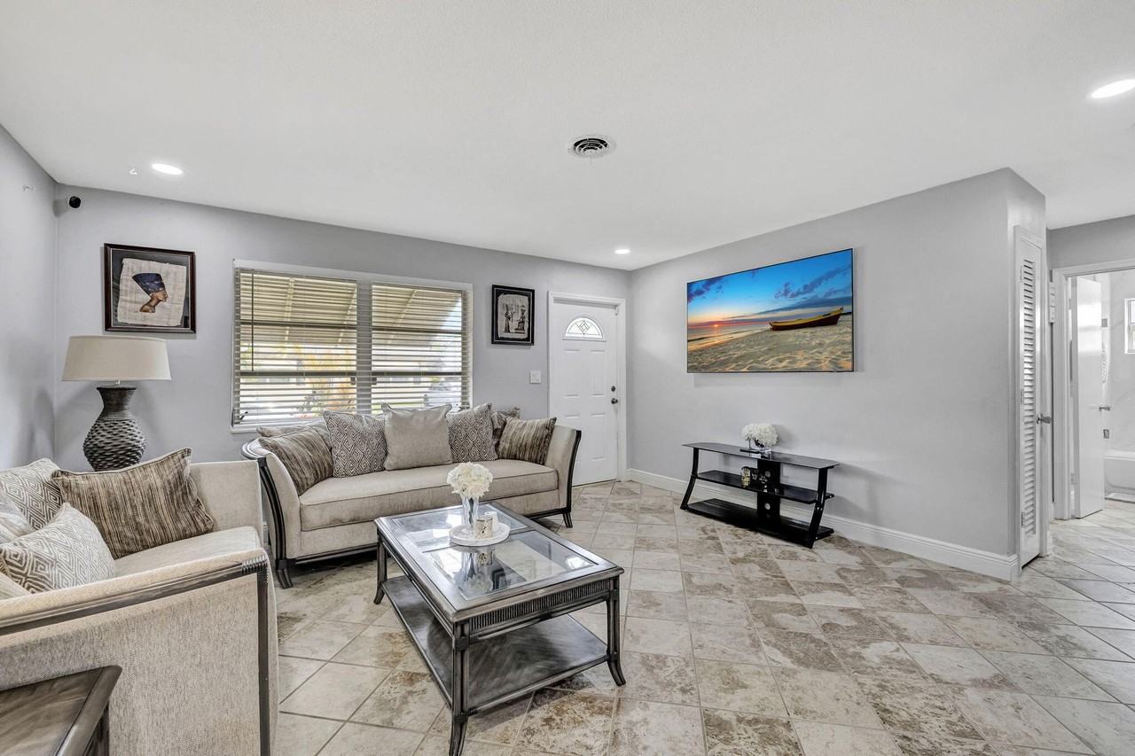 4901 Nw 27th Way - Photo 3 of 50