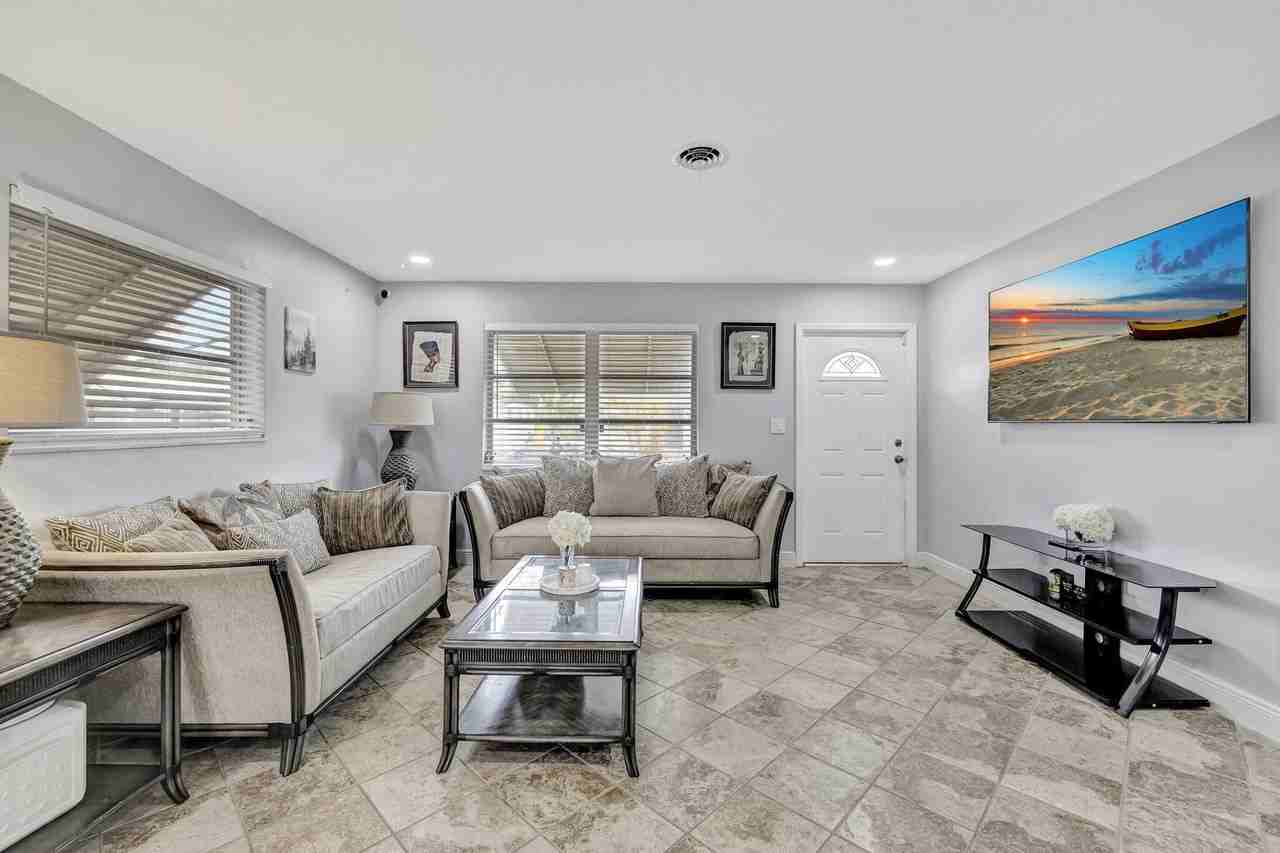 4901 Nw 27th Way - Photo 4 of 50