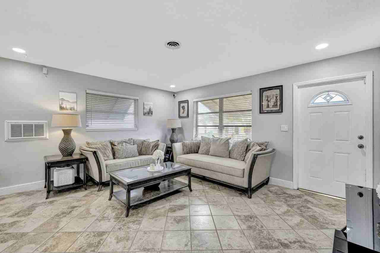 4901 Nw 27th Way - Photo 5 of 50