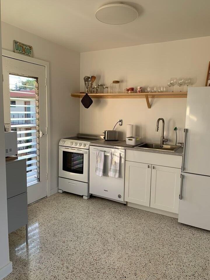 649 Sw 9th St #301 - Photo 5 of 9