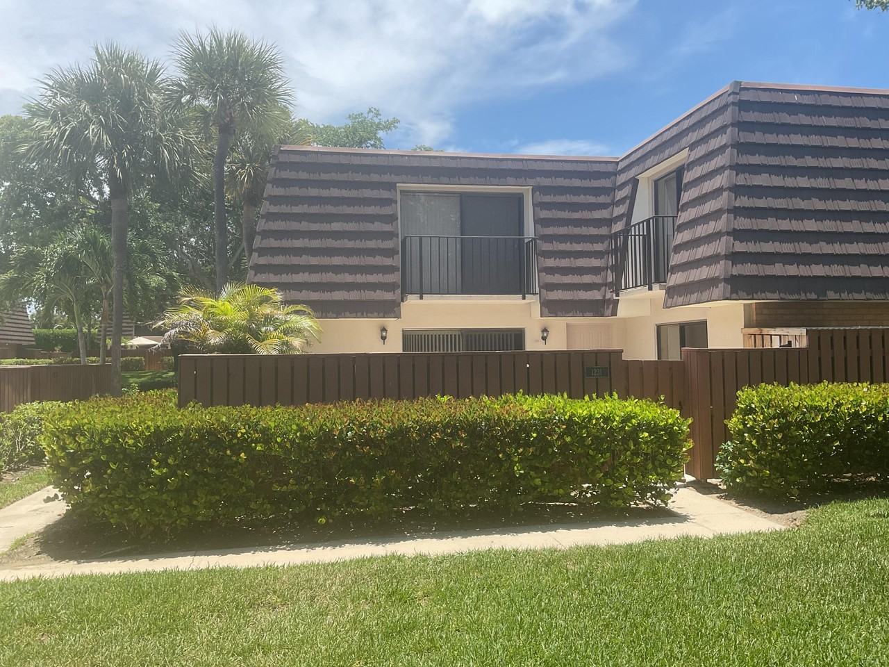 1231 12th Ct - Photo 2 of 33