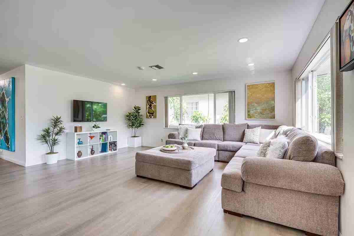 124 Sw 2nd Ave - Photo 5 of 28
