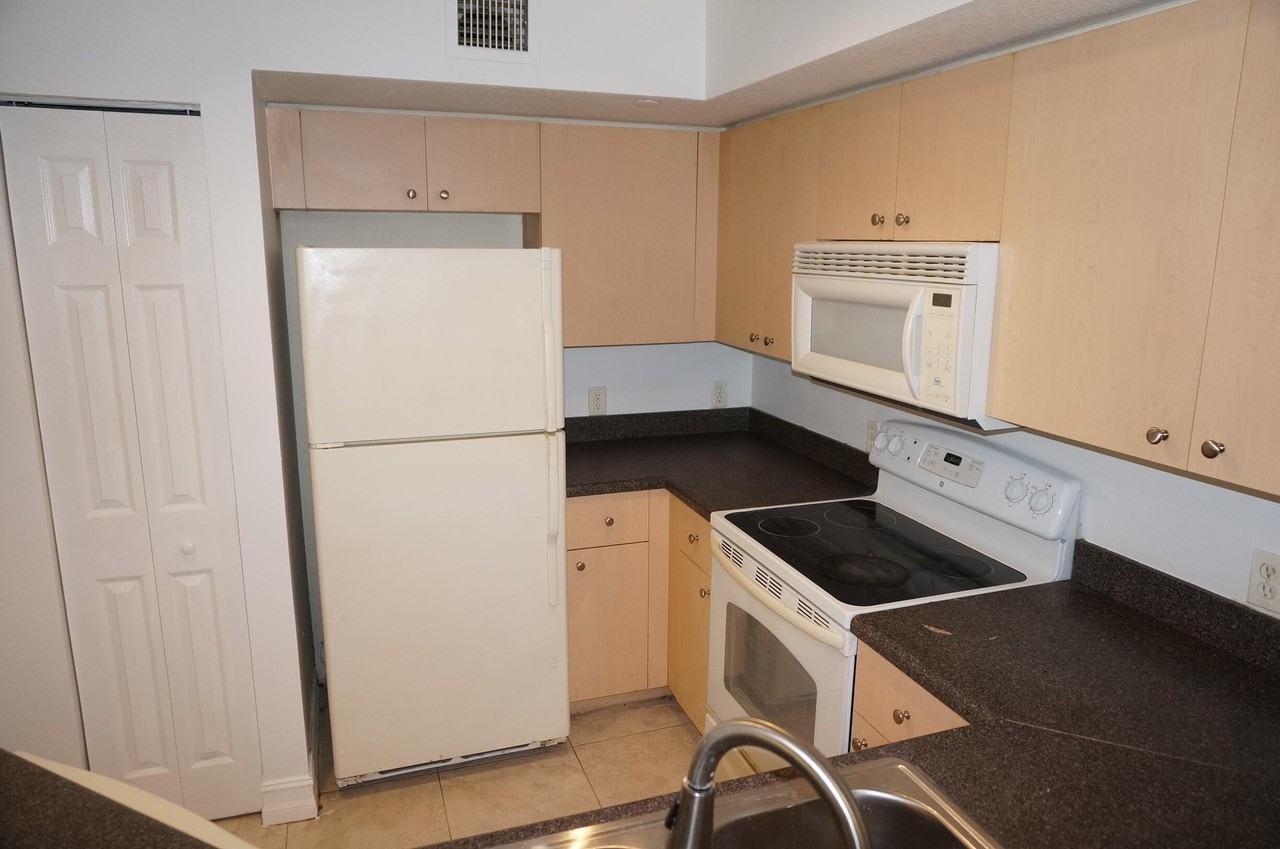 4021 San Marino Blvd #204 - Photo 4 of 18