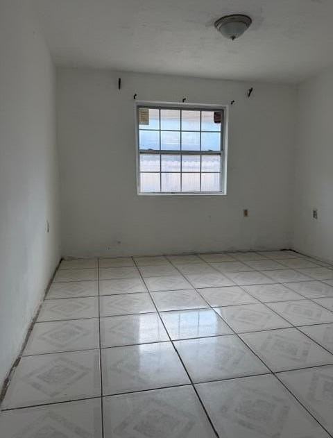 2975 Nw 96th St - Photo 4 of 9