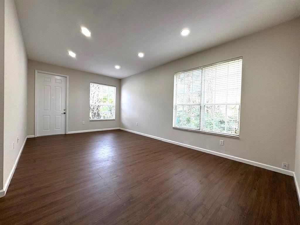 3245 Nw 31st Ter - Photo 4 of 24