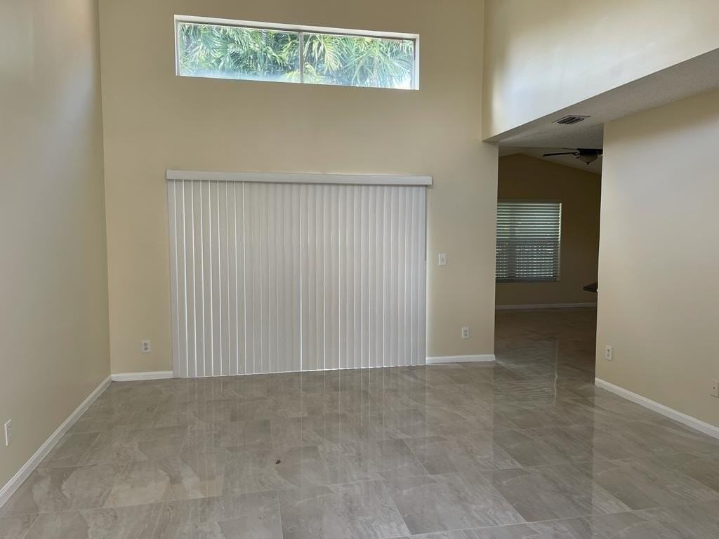 2348 Sw 177th Ave - Photo 4 of 23