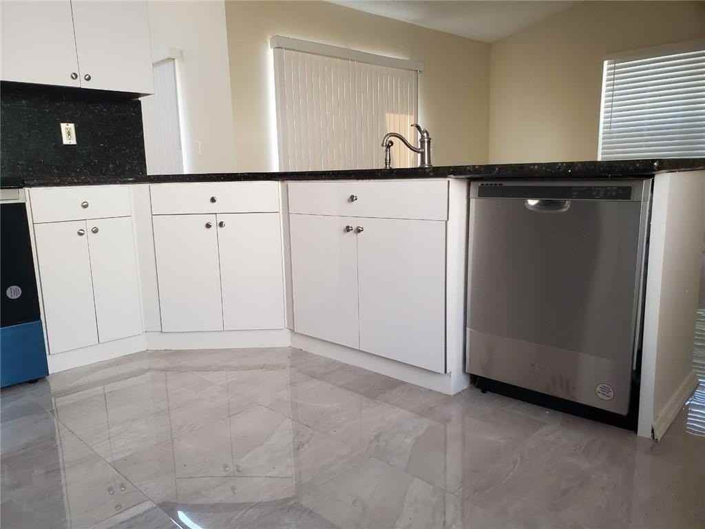 2348 Sw 177th Ave - Photo 6 of 23