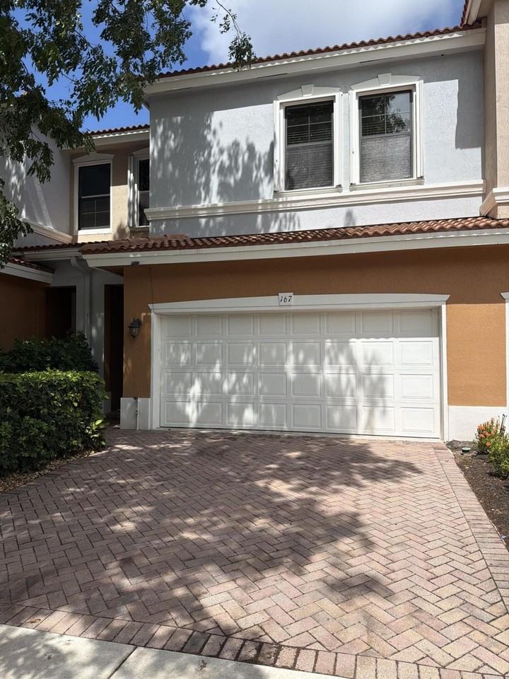 167 Gramercy Square Dr