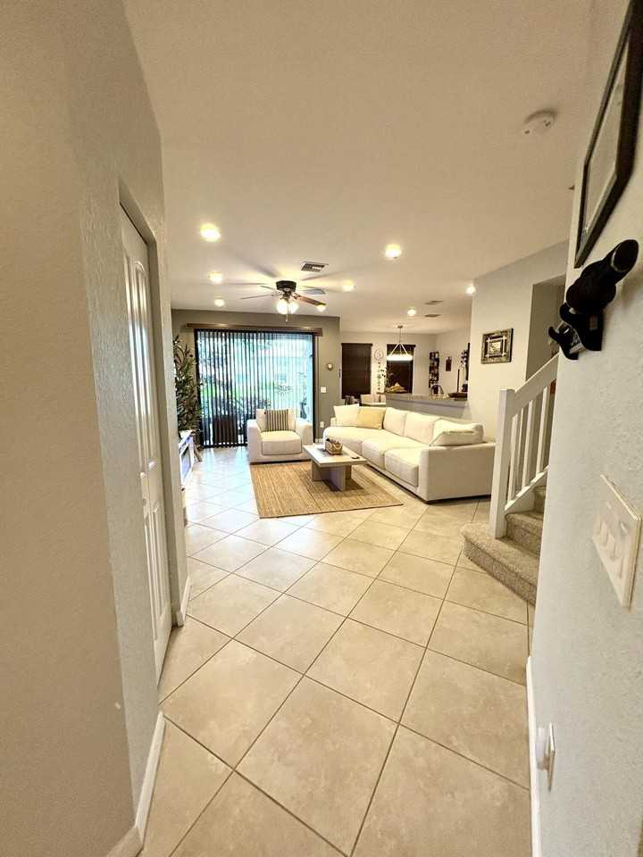 167 Gramercy Square Dr - Photo 2 of 8