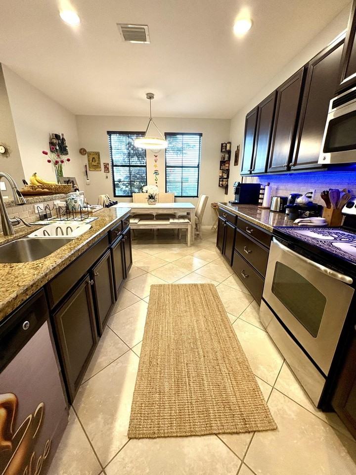 167 Gramercy Square Dr - Photo 3 of 8