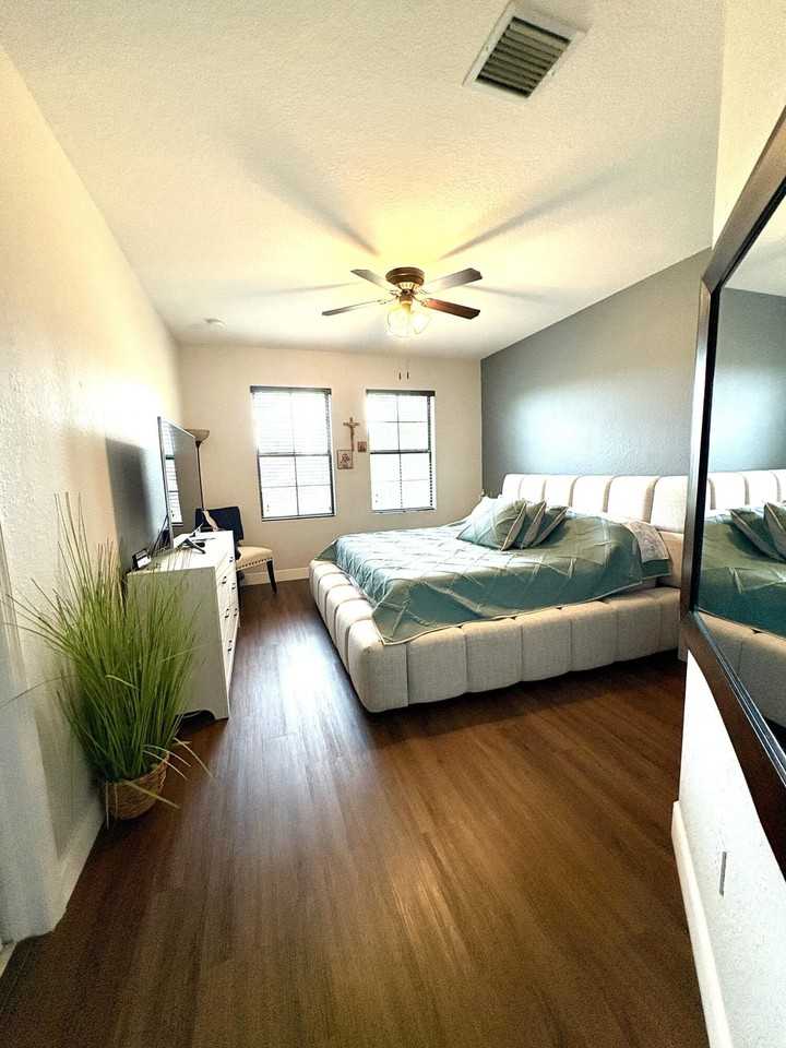 167 Gramercy Square Dr - Photo 4 of 8