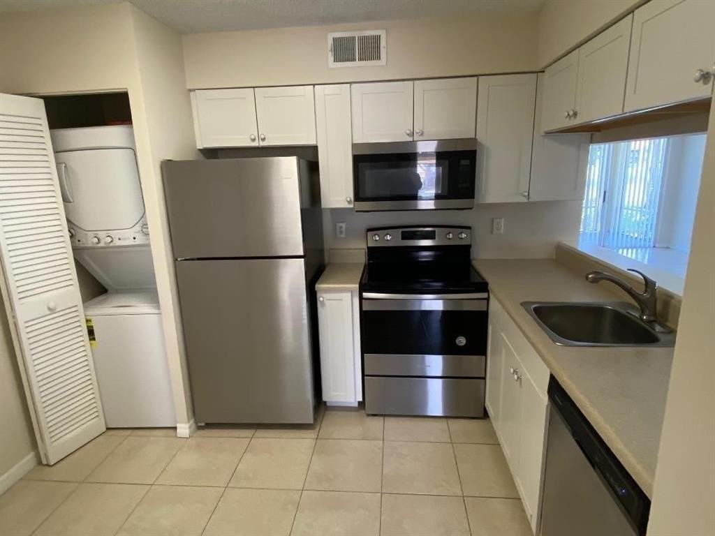 7108 Glenmoor Dr #7108 - Photo 3 of 16