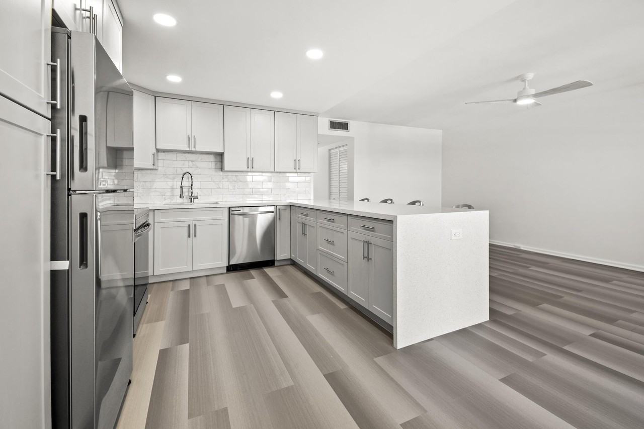4047 Lincoln C #C - Photo 4 of 50