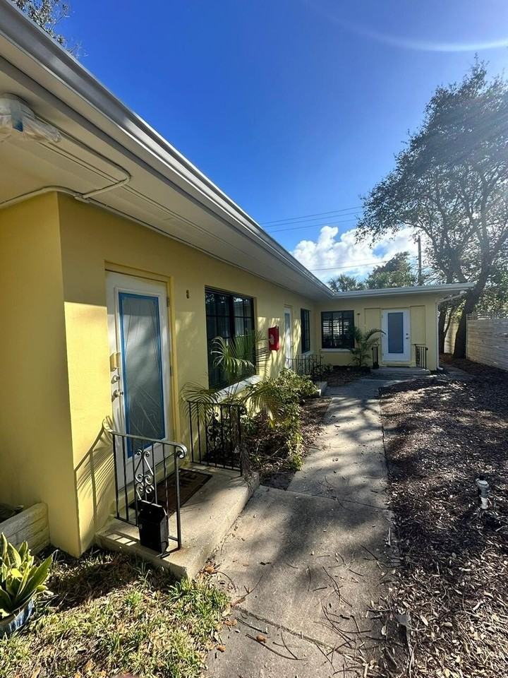 214 S Palmway - Photo 2 of 10