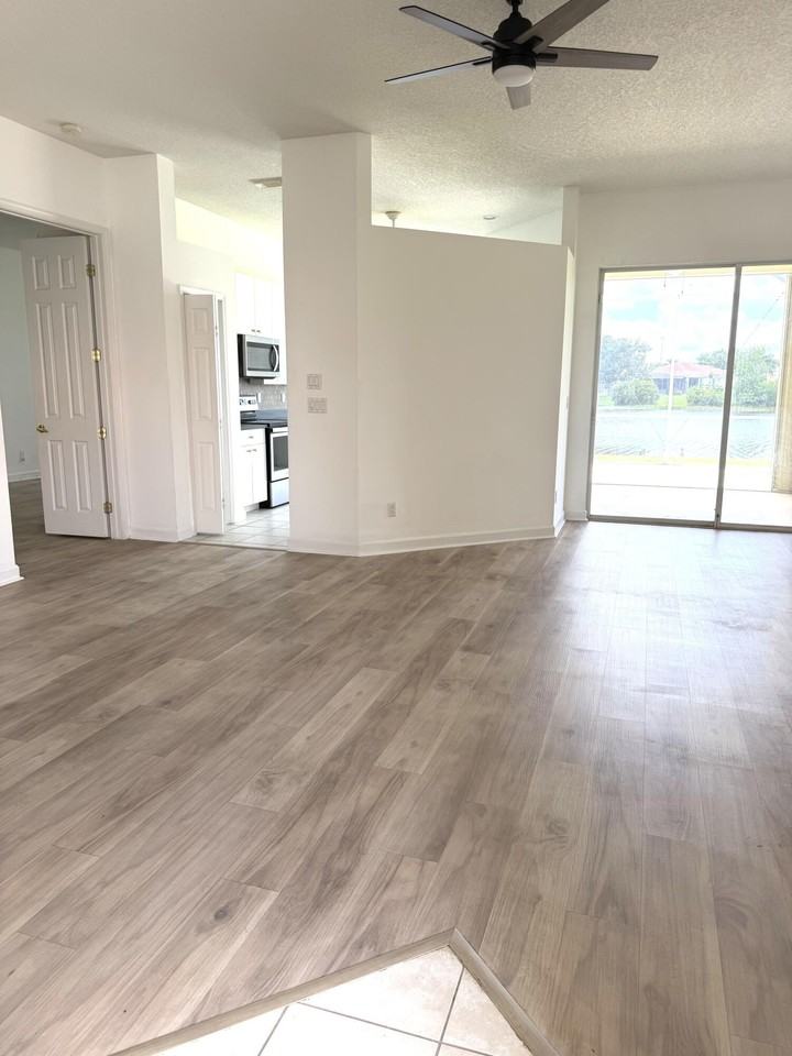 702 Sw Aruba Bay - Photo 3 of 25