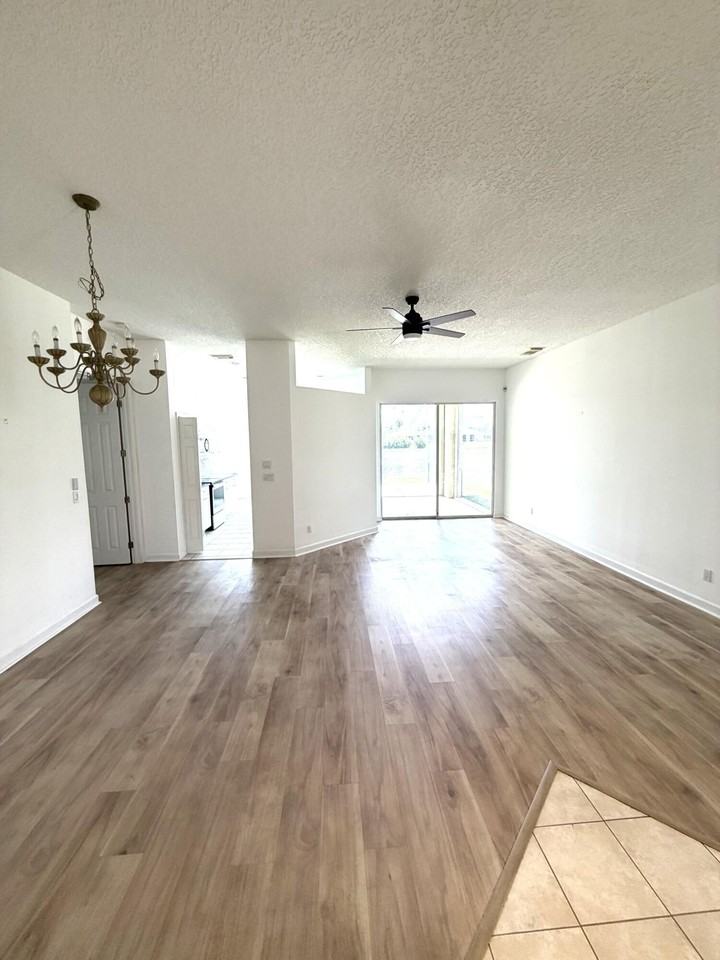 702 Sw Aruba Bay - Photo 4 of 25