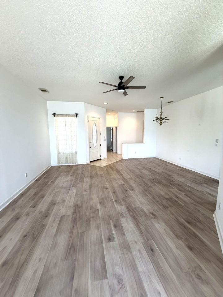 702 Sw Aruba Bay - Photo 6 of 25