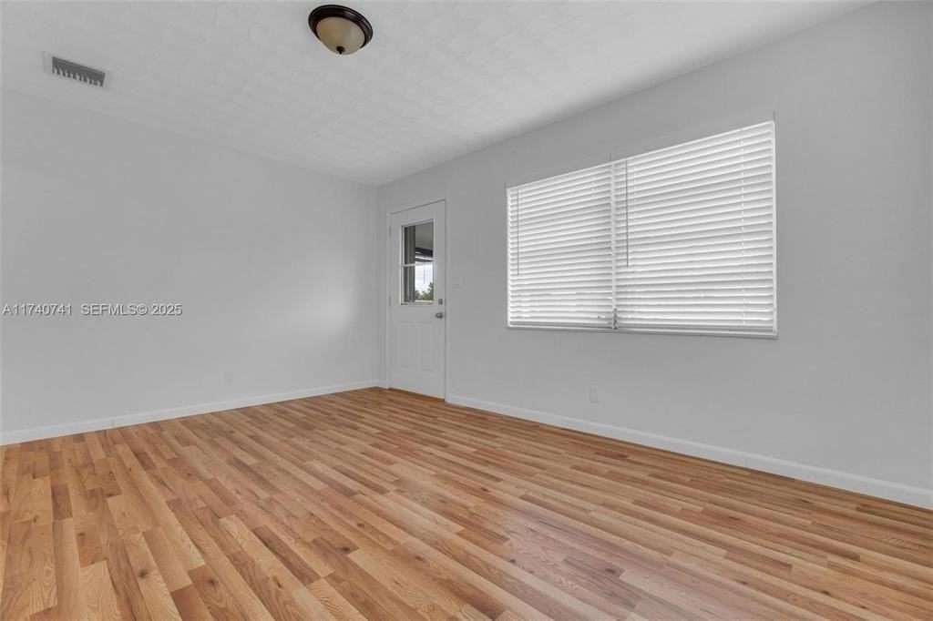 6340 Dawson St - Photo 6 of 33