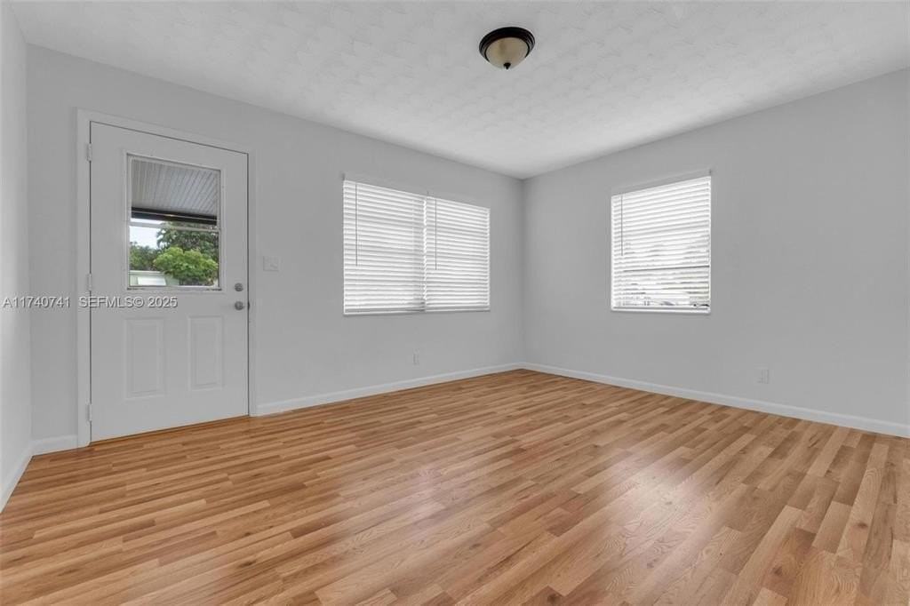 6340 Dawson St - Photo 7 of 33