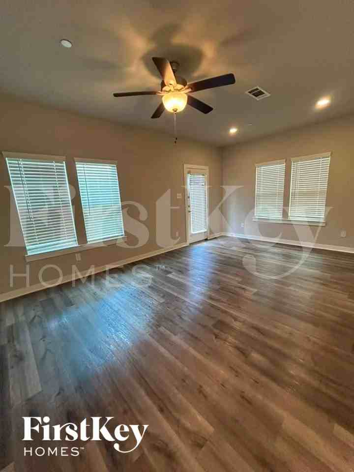 357 N Centro Cir - Photo 2 of 11