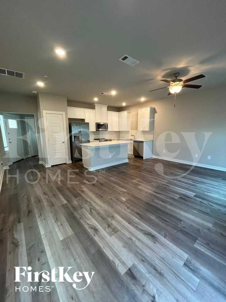 357 N Centro Cir - Photo 4 of 11