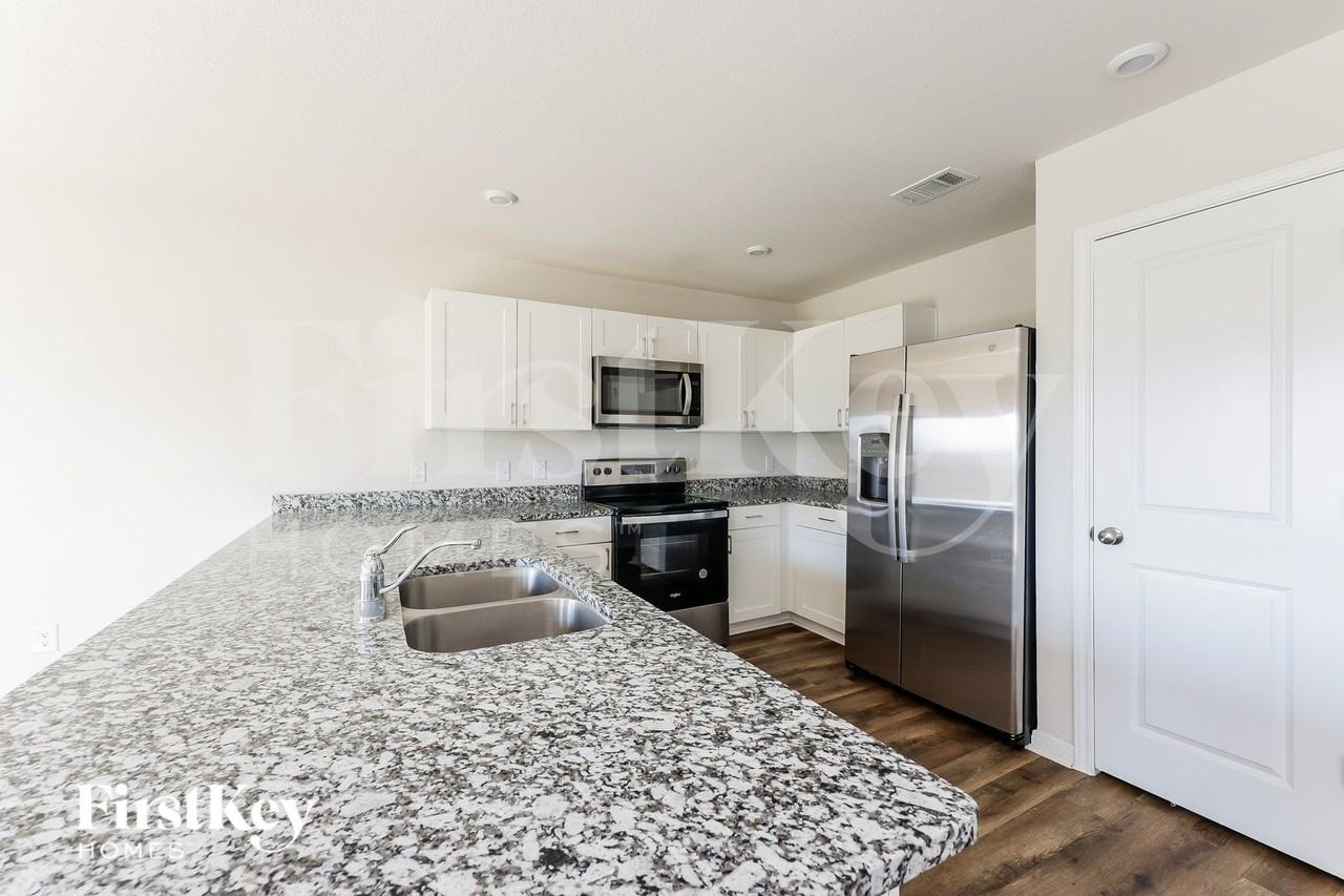 2104 Cedar Bend Dr - Photo 7 of 19