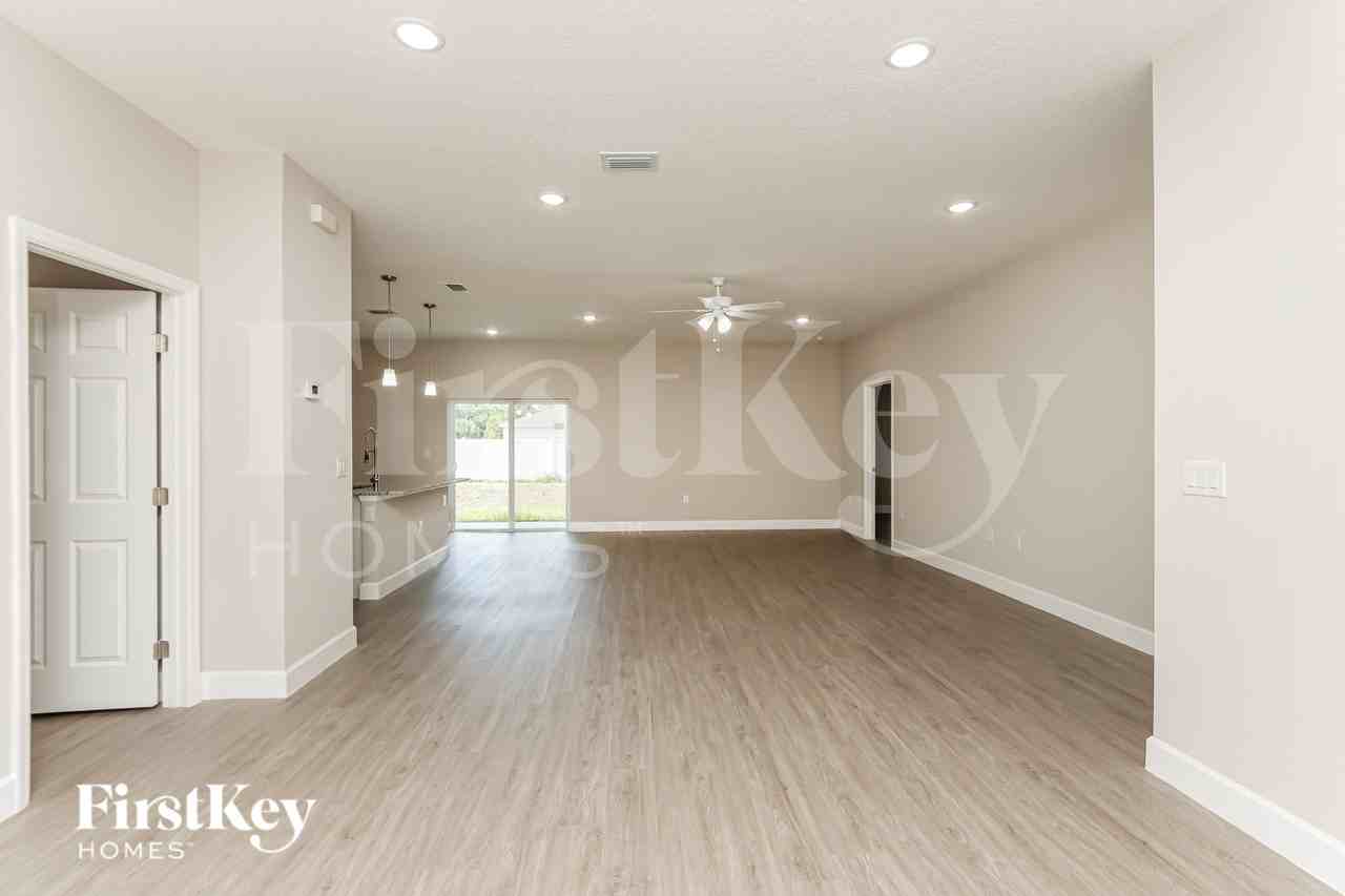 717 Lavender St Se - Photo 3 of 16