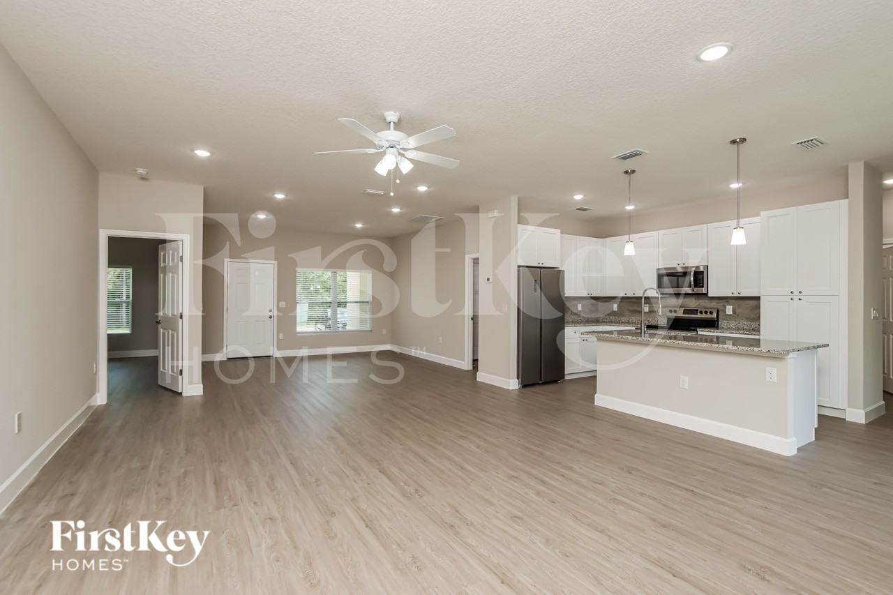 717 Lavender St Se - Photo 4 of 16