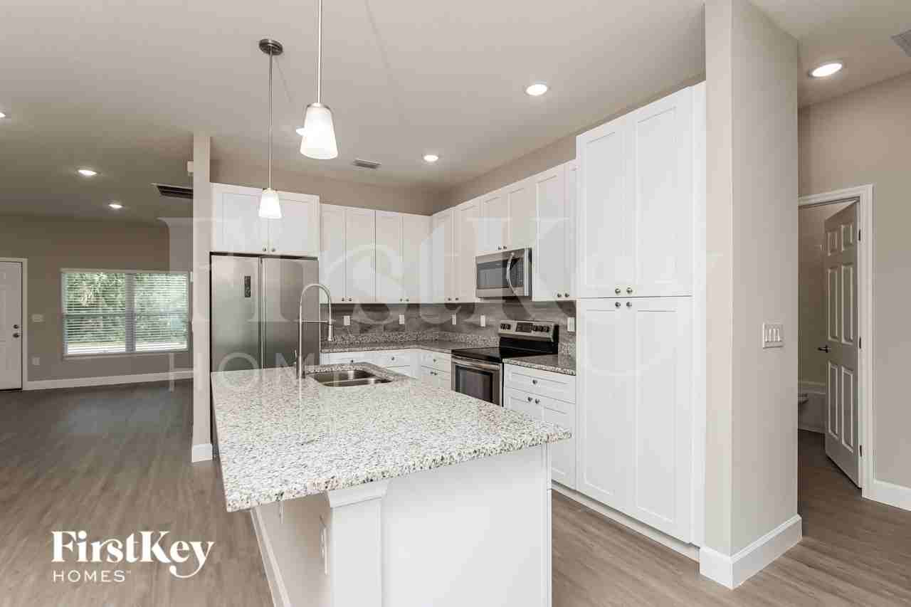 717 Lavender St Se - Photo 5 of 16